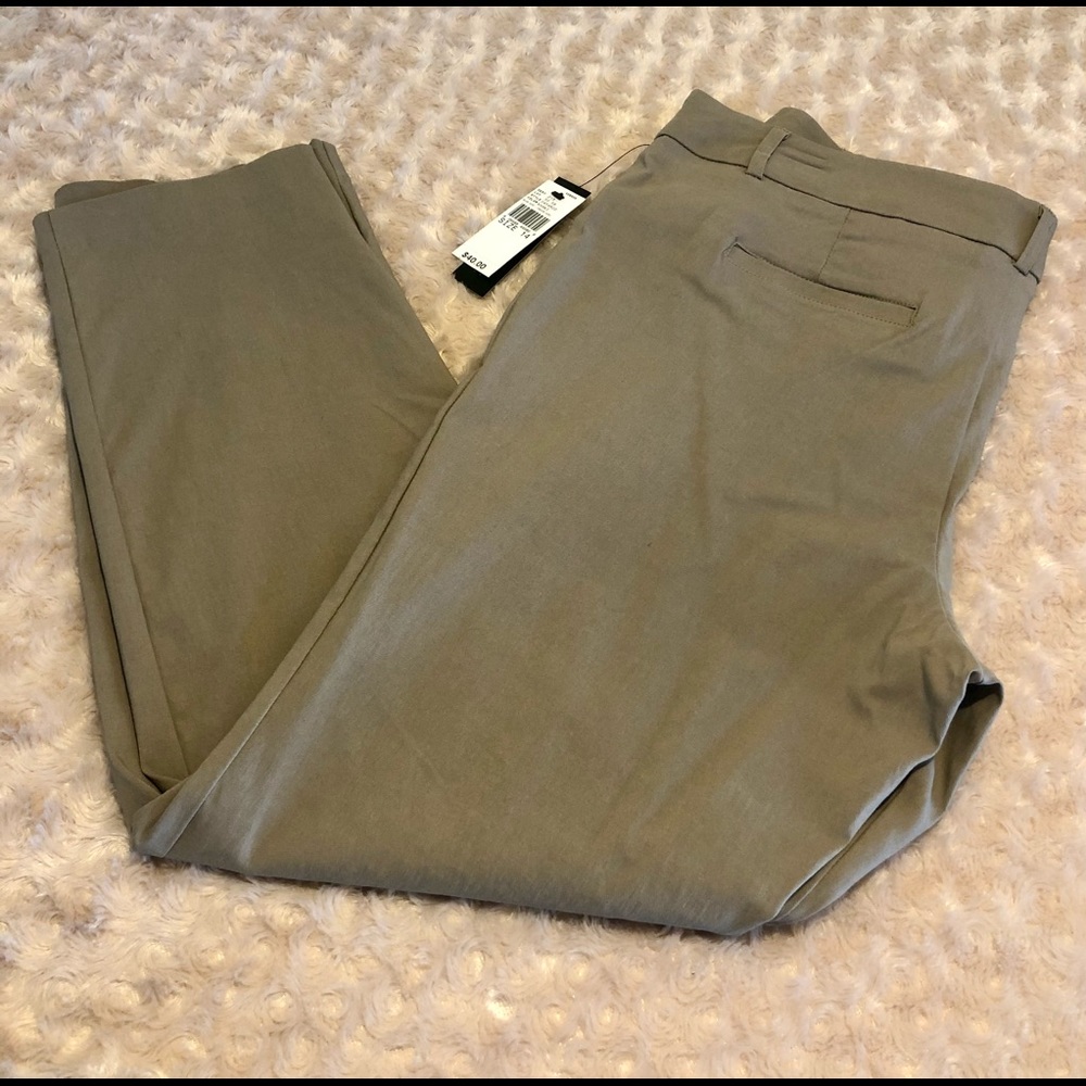 Women’s Khaki Capri Pants